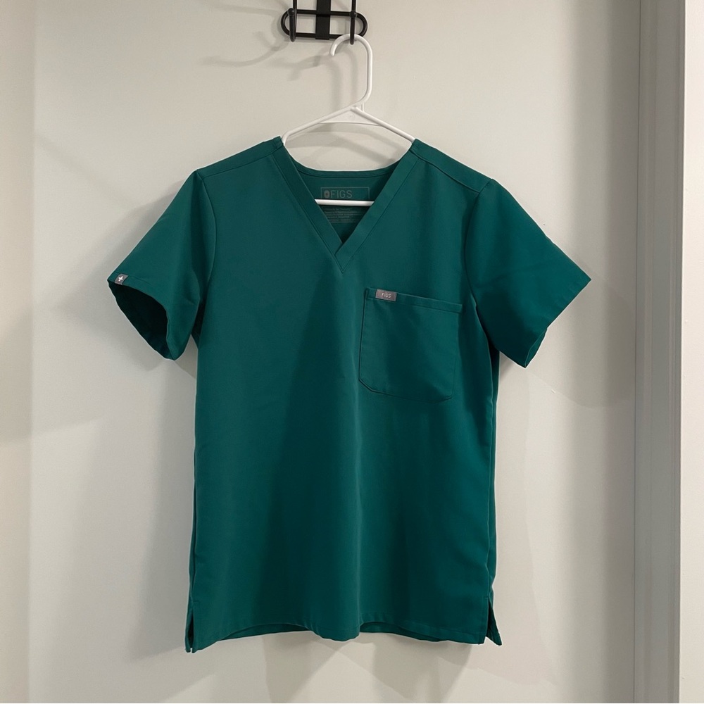FIGS Catarina Scrub Top in Hunter Green | Size S